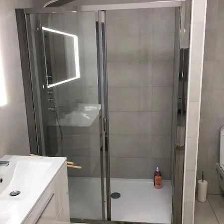 ベッド・アンド・ブレックファスト Avec 2 D'hotes Pour 1 A 4 Personnes Avec Terrasse, Vue Mer, Parking Prive, Proche Port Et Aeroport, Petit Dejeuner Inclus 4*