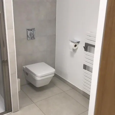 Avec 2 D'hôtes Pour 1 à 4 Personnes Avec Vue Mer, Terrasse, Parking Privé, Proche Port Et Aéroport, Petit Déjeuner Inclus 4*