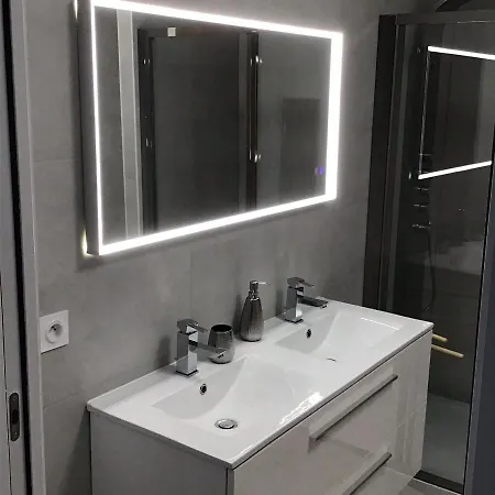 ベッド・アンド・ブレックファスト Avec 2 D'hotes Pour 1 A 4 Personnes Avec Terrasse, Vue Mer, Parking Prive, Proche Port Et Aeroport, Petit Dejeuner Inclus アジャクシオ