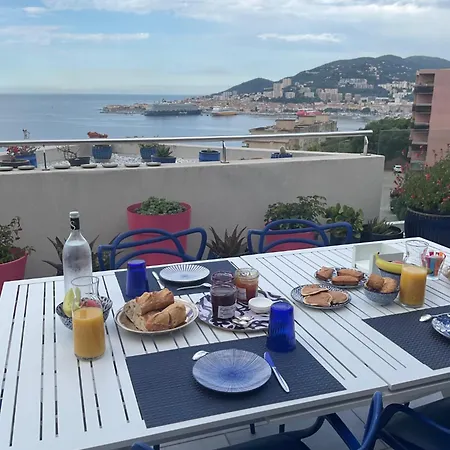 Couette-café Avec 2 D'hôtes Pour 1 à 4 Personnes Avec Vue Mer, Terrasse, Parking Privé, Proche Port Et Aéroport, Petit Déjeuner Inclus Ajaccio (Corsica)
