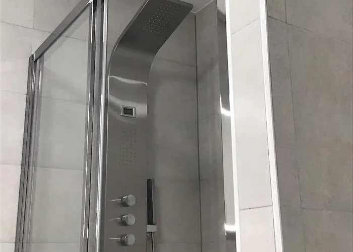 Avec 2 D'hôtes Pour 1 à 4 Personnes Avec Vue Mer, Terrasse, Parking Privé, Proche Port Et Aéroport, Petit Déjeuner Inclus Couette-café