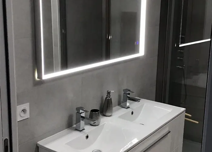 Couette-café Avec 2 D'hôtes Pour 1 à 4 Personnes Avec Vue Mer, Terrasse, Parking Privé, Proche Port Et Aéroport, Petit Déjeuner Inclus Ajaccio (Corsica)