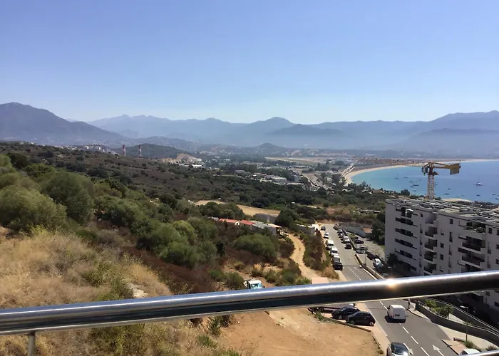 Avec 2 D'hôtes Pour 1 à 4 Personnes Avec Vue Mer, Terrasse, Parking Privé, Proche Port Et Aéroport, Petit Déjeuner Inclus Couette-café Ajaccio (Corsica)