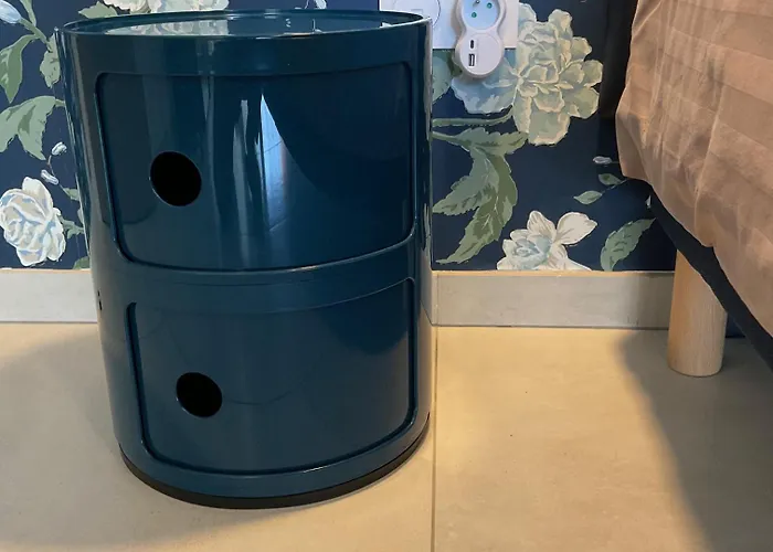 Couette-café Avec 2 D'hôtes Pour 1 à 4 Personnes Avec Vue Mer, Terrasse, Parking Privé, Proche Port Et Aéroport, Petit Déjeuner Inclus