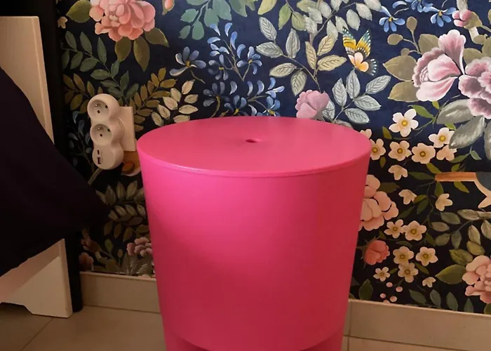 Couette-café Avec 2 D'hôtes Pour 1 à 4 Personnes Avec Vue Mer, Terrasse, Parking Privé, Proche Port Et Aéroport, Petit Déjeuner Inclus