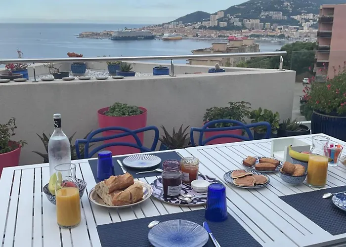 Couette-café Avec 2 D'hôtes Pour 1 à 4 Personnes Avec Vue Mer, Terrasse, Parking Privé, Proche Port Et Aéroport, Petit Déjeuner Inclus Ajaccio (Corsica)
