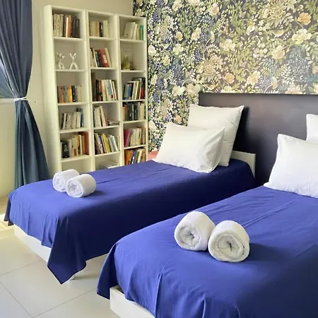 Avec 2 D'hotes Pour 1 A 4 Personnes Avec Vue Mer, Terrasse, Parking Prive, Proche Port Et Aeroport, Petit Dejeuner Inclus 4*