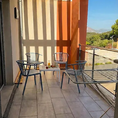 Avec 2 D'hotes Pour 1 A 4 Personnes Avec Vue Mer, Terrasse, Parking Prive, Proche Port Et Aeroport, Petit Dejeuner Inclus فندق مبيت وإفطار 4*