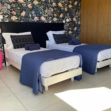 Avec 2 D'hotes Pour 1 A 4 Personnes Avec Vue Mer, Terrasse, Climatisation, Parking Prive, Proche Port Et Aeroport, Petit Dejeuner Inclus 4*