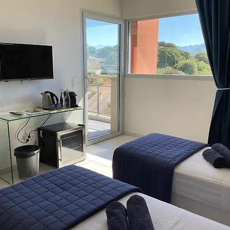 Nocleg ze śniadaniem Avec 2 D'hotes Pour 1 A 4 Personnes Avec Vue Mer, Terrasse, Climatisation, Parking Prive, Proche Port Et Aeroport, Petit Dejeuner Inclus 4*