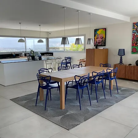 Avec 2 D'hotes Pour 1 A 4 Personnes Avec Vue Mer, Terrasse, Climatisation, Parking Prive, Proche Port Et Aeroport, Petit Dejeuner Inclus