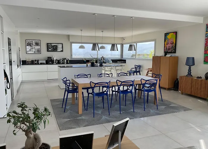 Bed & Breakfast Maritime: Seaside Terrace With Private Parking